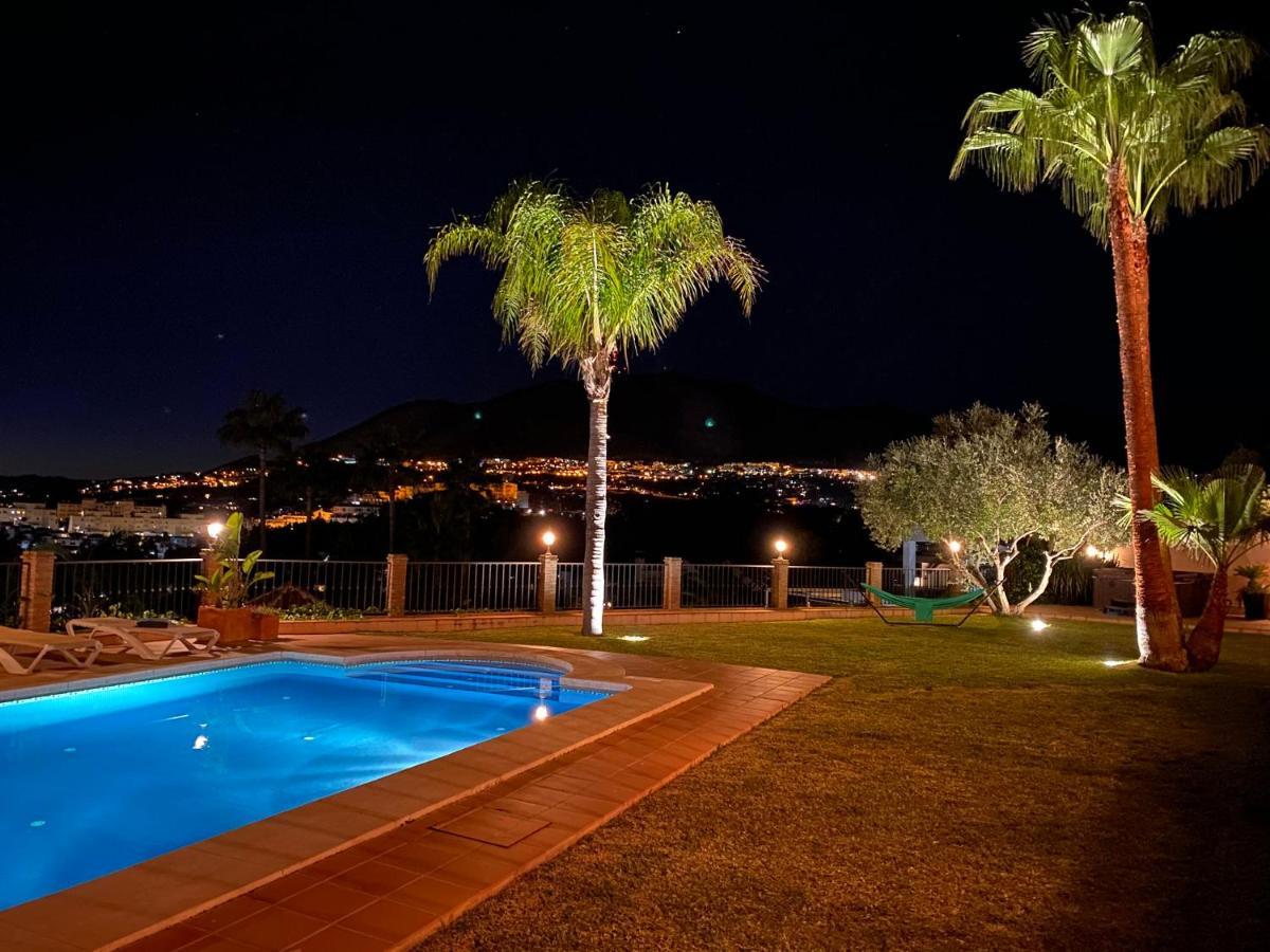 Beachside Villa With Panoramic Sea Views Benalmadena Exterior photo
