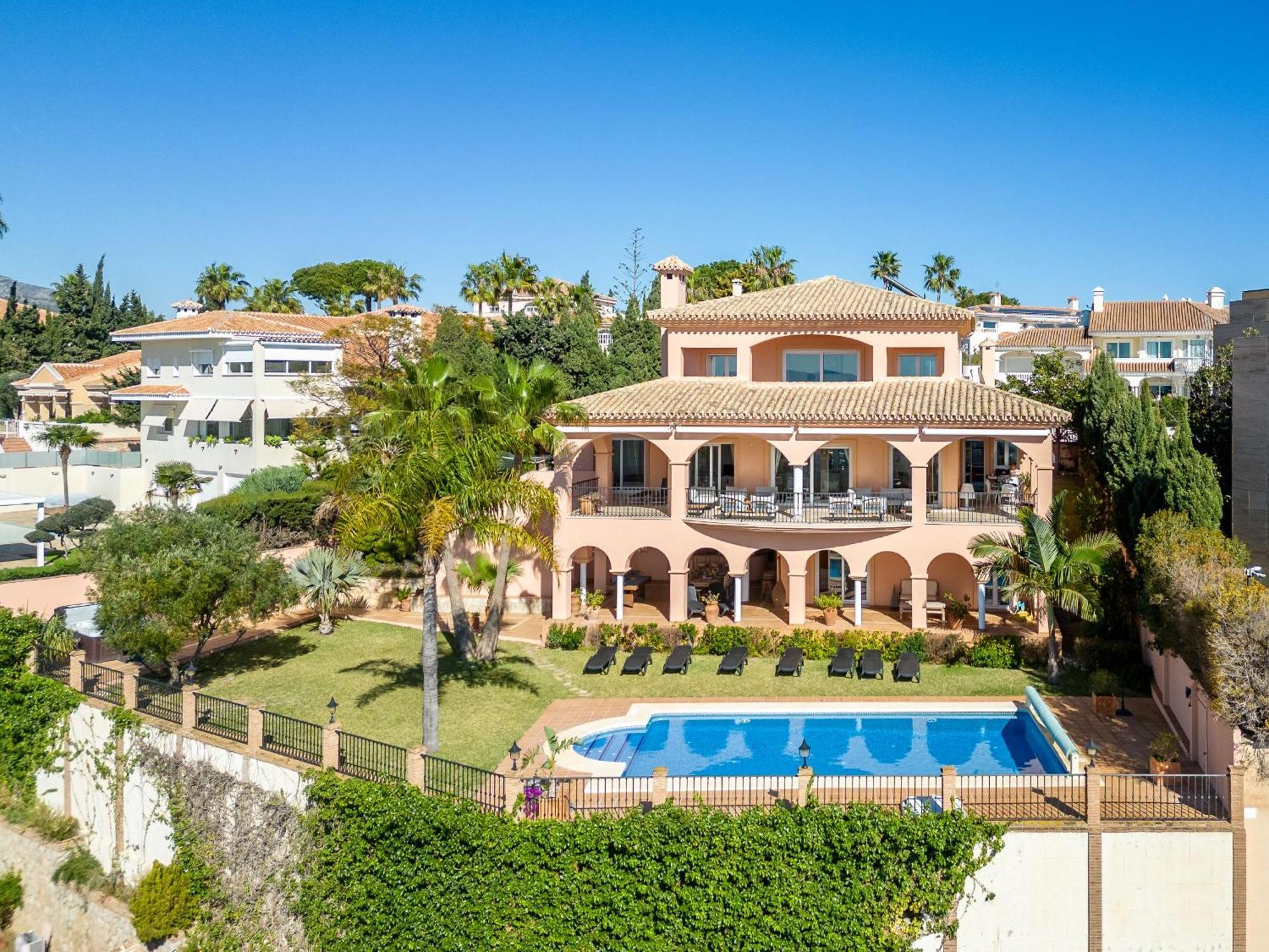 Beachside Villa With Panoramic Sea Views Benalmadena Exterior photo