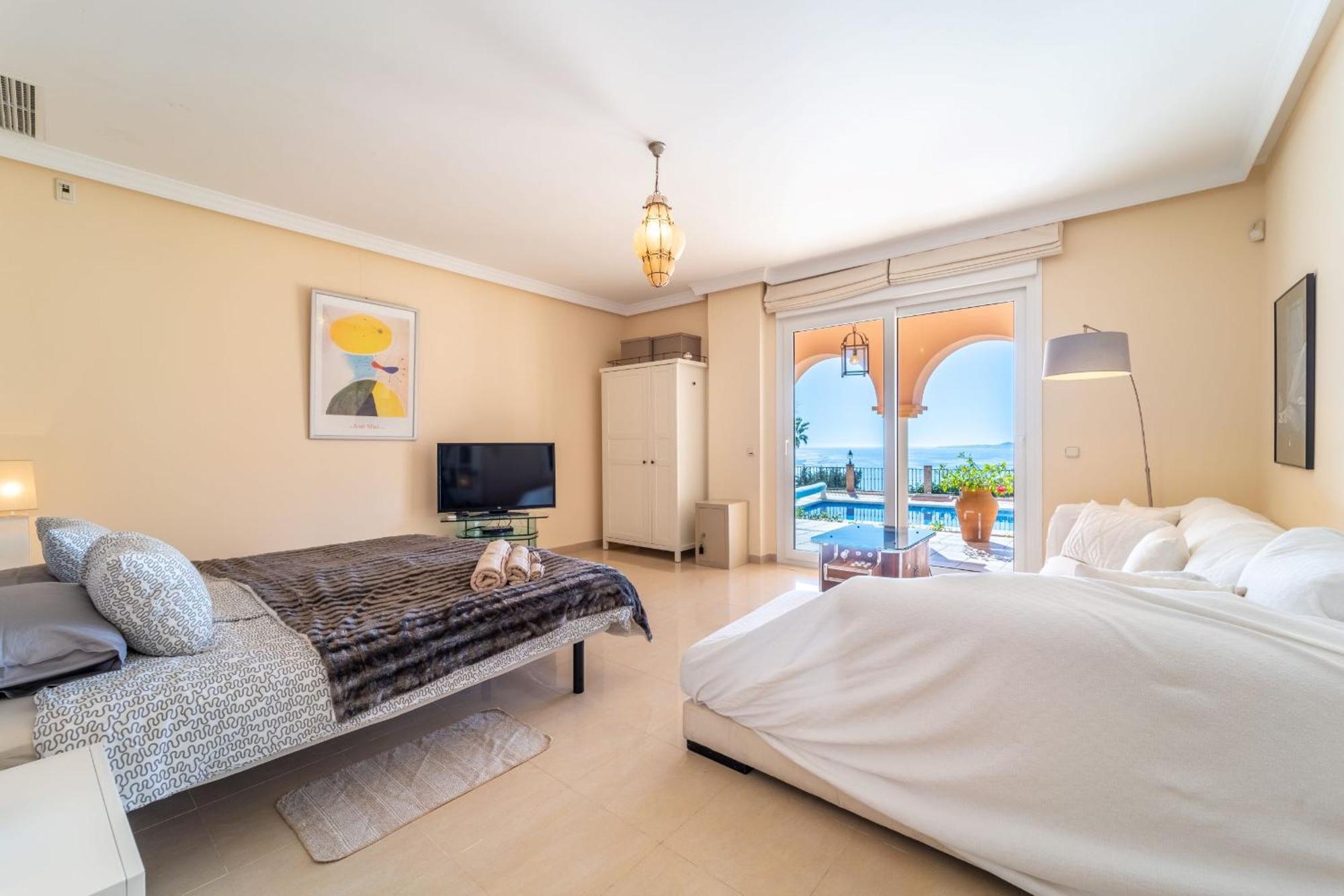 Beachside Villa With Panoramic Sea Views Benalmadena Exterior photo