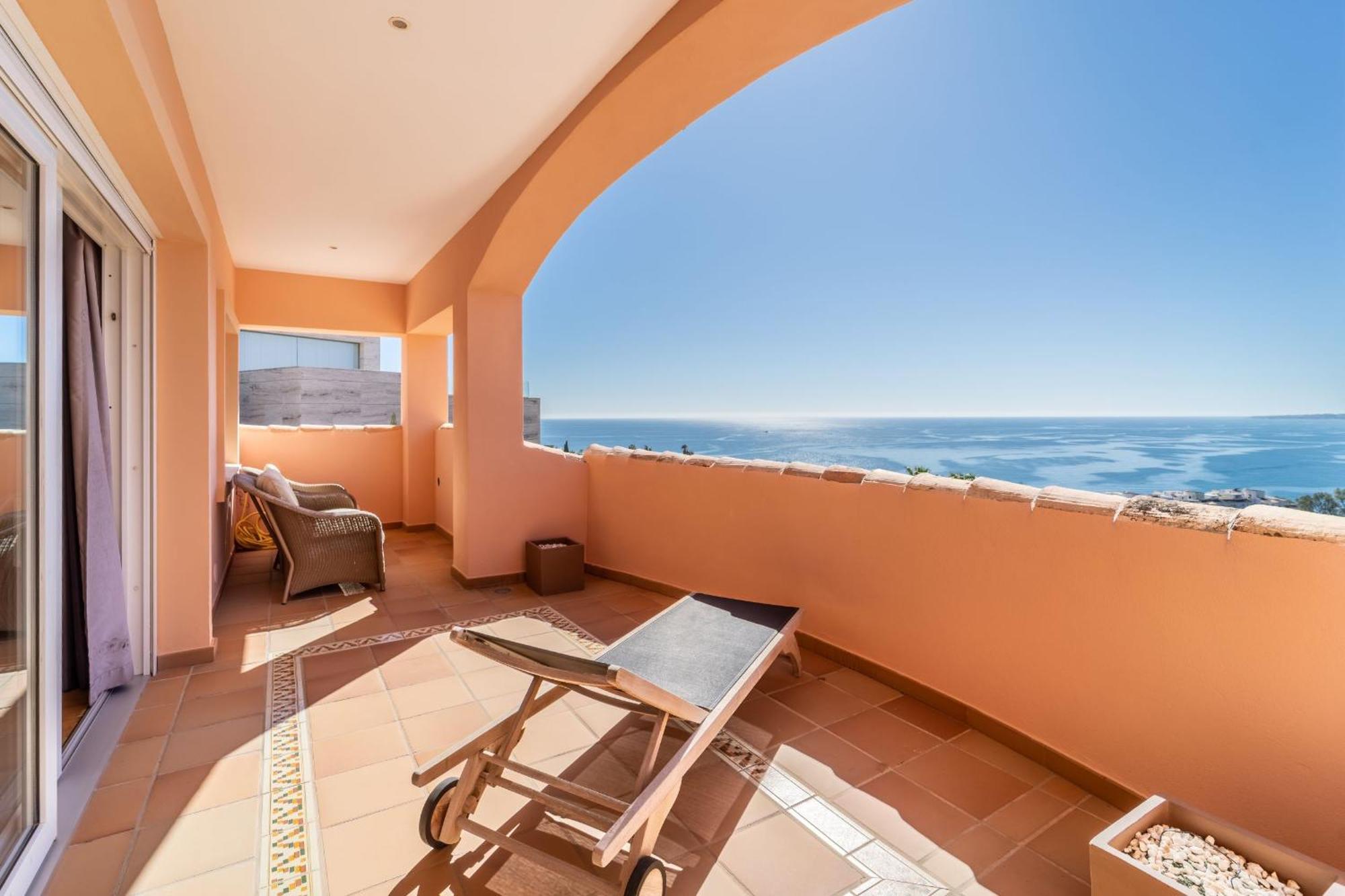 Beachside Villa With Panoramic Sea Views Benalmadena Exterior photo